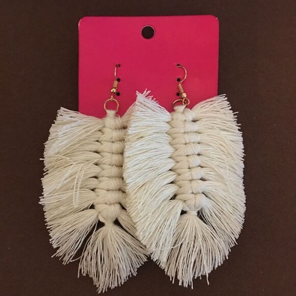 NWT Cream Colored Fringe‎ Earrings - Picture 2 of 4